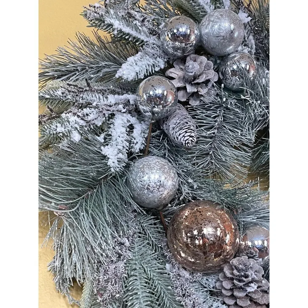 Large Beautiful Door Christmas Wreath 24” Diameter With Ornaments